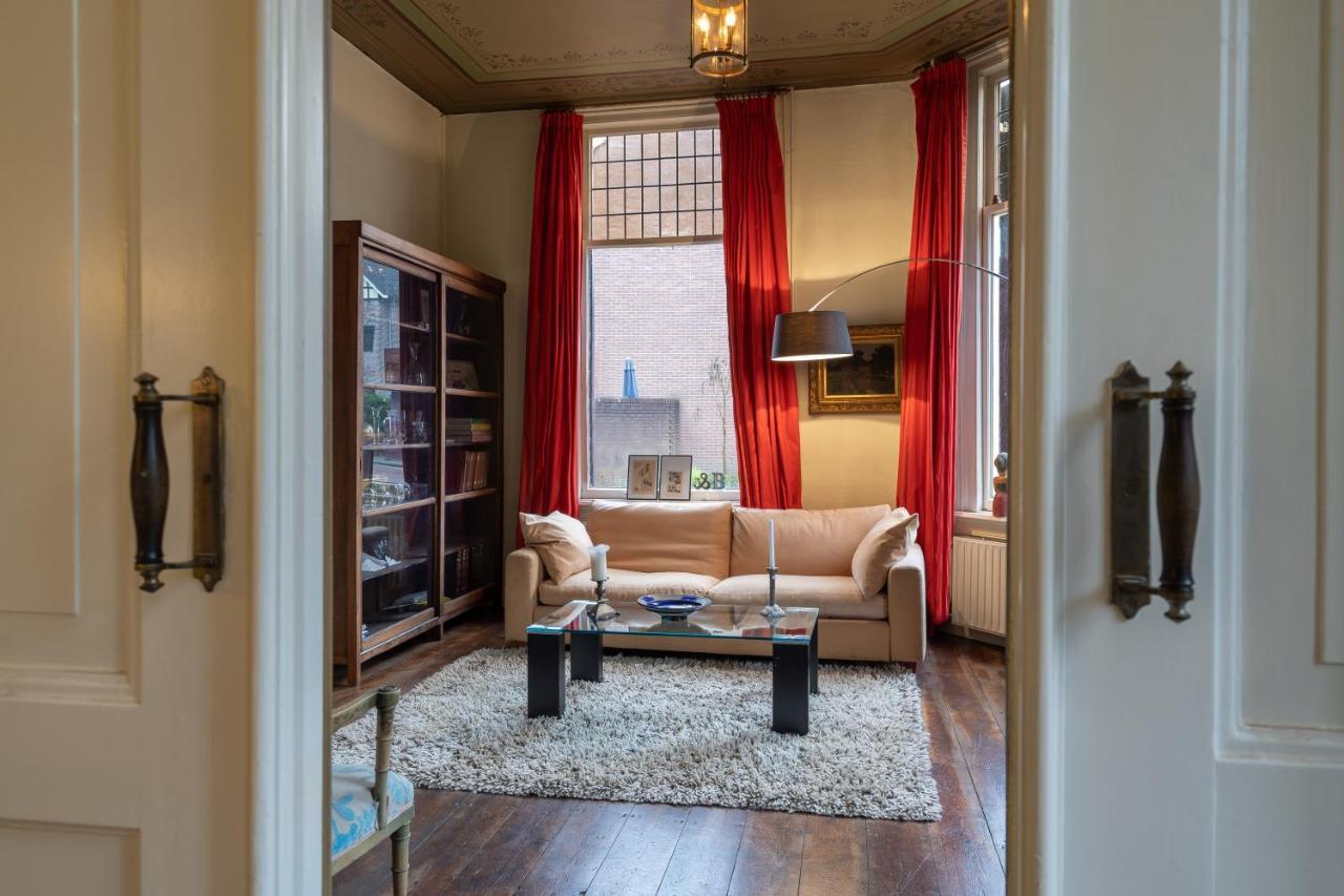 Huis Met De Leeuwenkoppen Dieren Esterno foto