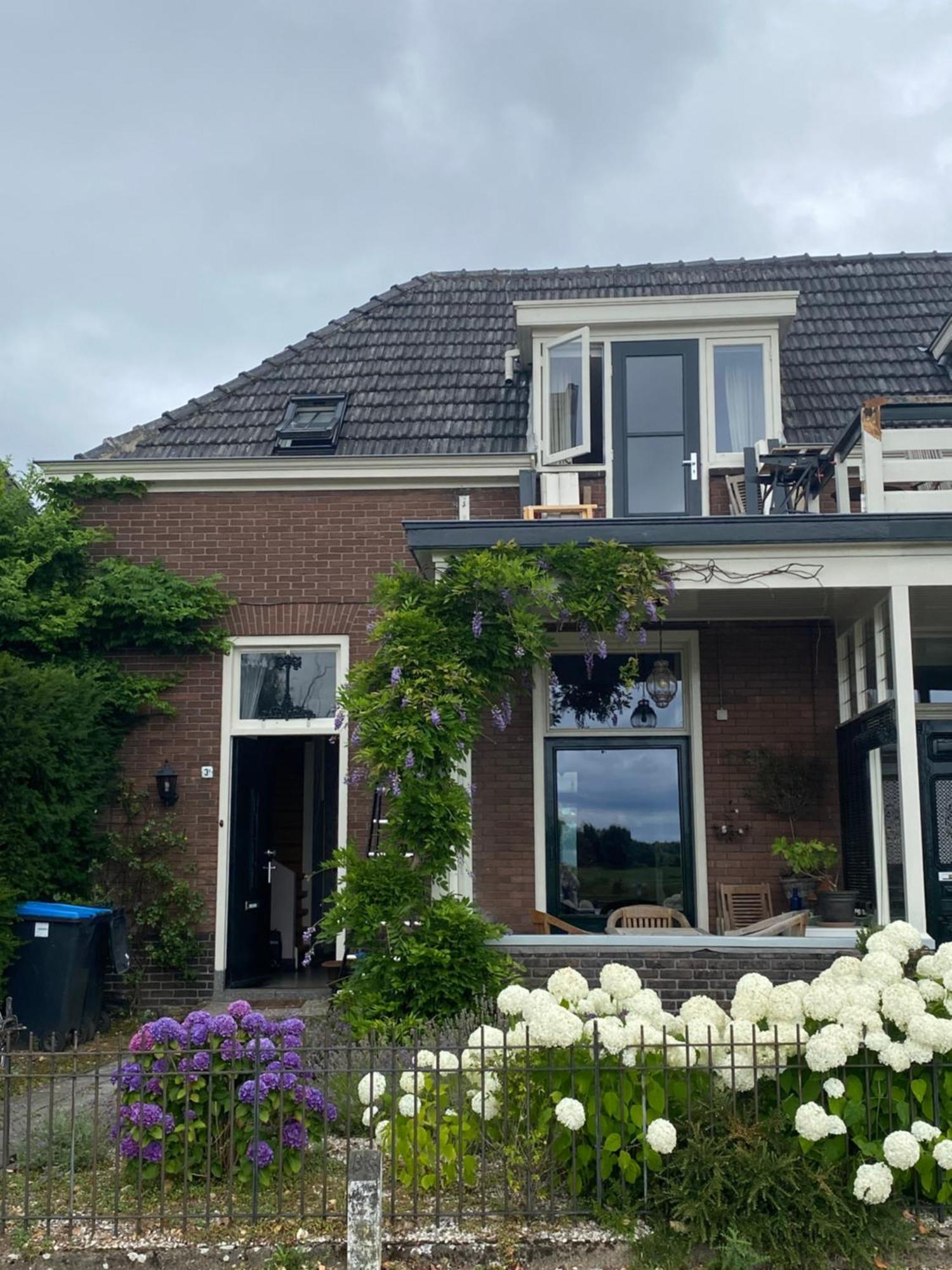Huis Met De Leeuwenkoppen Dieren Esterno foto